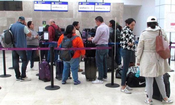 ¡SE ATORAN 6 VUELOS EN EL AEROPUERTO! - |PASAJEROS ESPERANDO SE VAYA LA NEBLINA