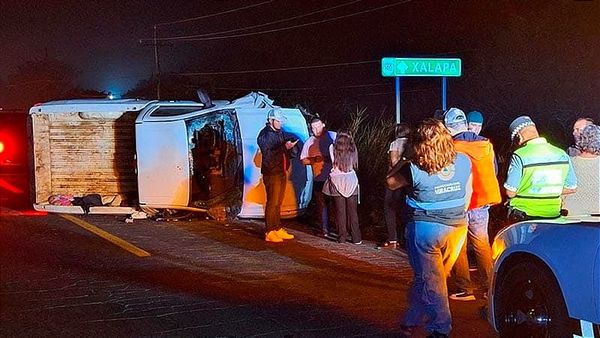 ¡ENCONTRONAZO EN PASO SAN JUAN! -*CHOCA AUTO VS CAMIONETA