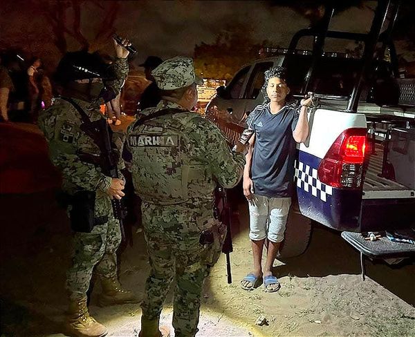 ¡VECINOS LOS DETIENEN CON PALOS Y MACHETES! - |ATRAPAN A 'LOS DURAZO' POR ROBOS Y ASALTOS EN LA ROSA BORUNDA