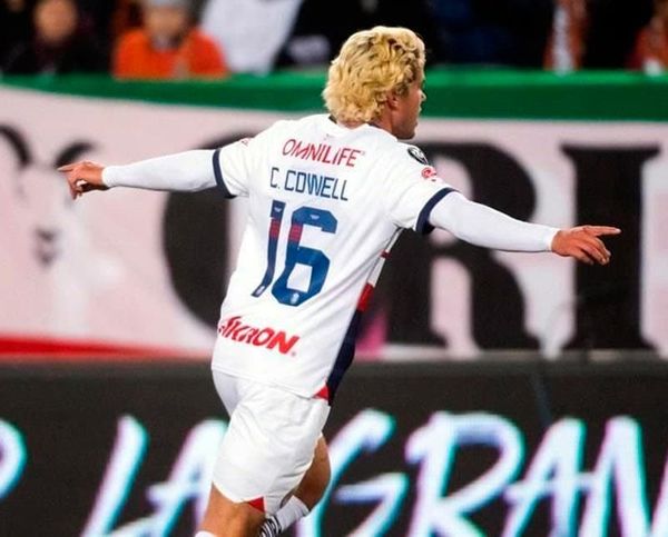 ¡SE ESTRENA COWELL CON DOBLETE EN TRIUNFO DE CHIVAS!