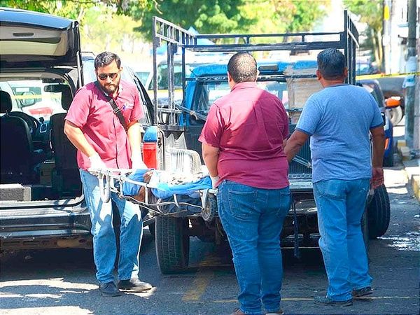 ¡MUERE CAMINO A LA CONSULTA! -AL LLEGAR AL CONSULTORIO E INTENTAR BAJARLO, SE PERCATARON DE QUE NO REACCIONABA...
