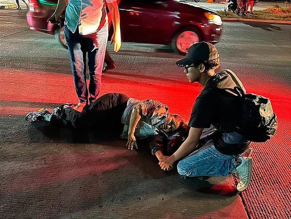 ¡FALLECE DOÑA NERY, FUE ARROLLADA POR UN CAMIÓN URBANO! -*Conductor siguió su camino y fueron ciudadanos quienes lo persiguieron, El chofer afirmó que arrancó su camión y no se dio cuenta que la señora estaba a cruzando la calle