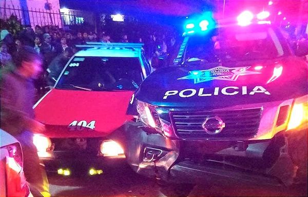 ¡PATRULLAZO! -DOS HERIDOS EN CAMIONETA DE LA POLICÍA VS TAXI