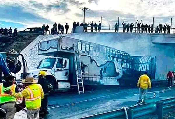 ¡LO DEVORA EL FUEGO! EN LA AUTOPISTA ACATZINGO-CIUDAD MENDOZA