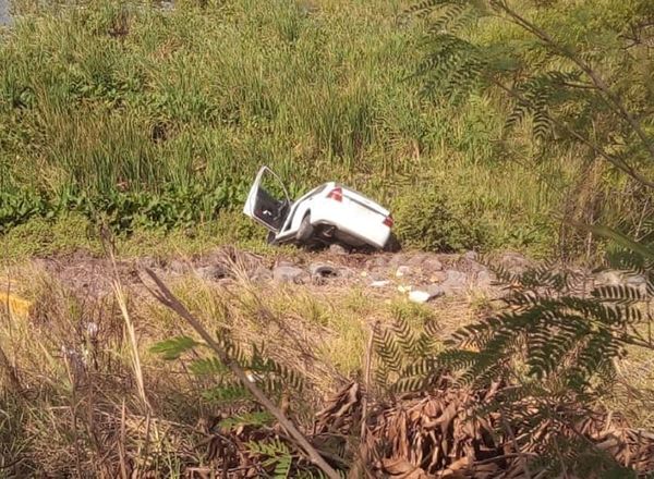 ¡SALE VOLANDO Y ATERRIZA EN UNA LAGUNA! - |Y AHÍ LO DEJO ABANDONADO