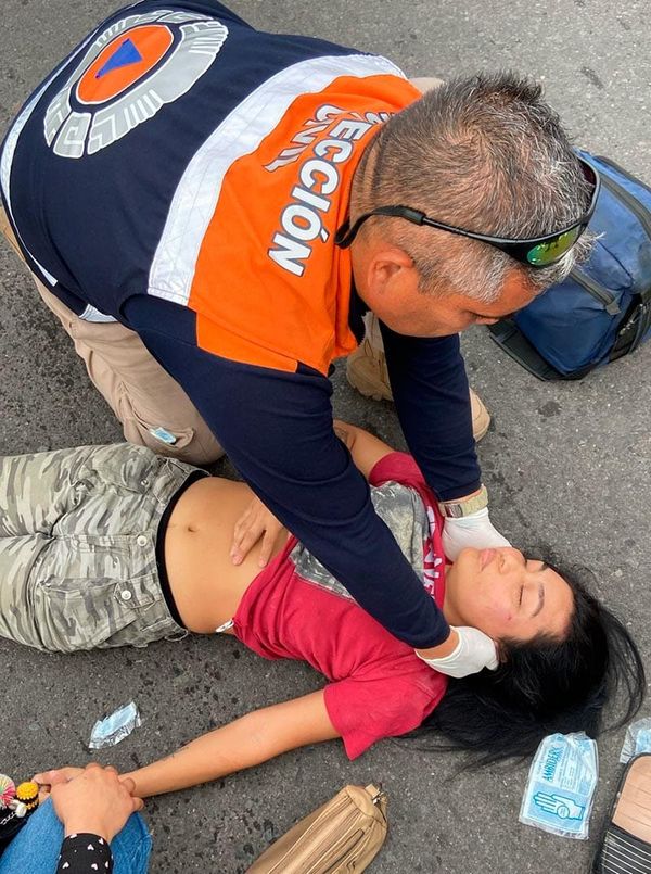 ¡ATROPELLADA POR CAFRE! - *Testigos dijeron que dos vehículos se detuvieron para cederle el paso, pero un tercero la arrolló