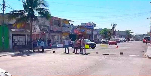 ¡BLOQUEAN RÍO MEDIO! -*No Quieren Más Atropellamientos *En un Mes Van Dos Muertes