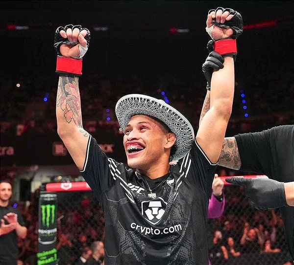 ¡PELEADOR DE VERACRUZ LLEGA A UFC GANA Y CELEBRA AL ESTILO FERRAS!