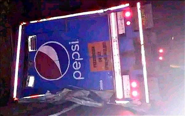 ¡SE LE APAGO EL MOTOR Y A LA BARRANCA ! - DICE YA NO PUDO MANIOBRAR *EN LA DE COSCOMATEPEC