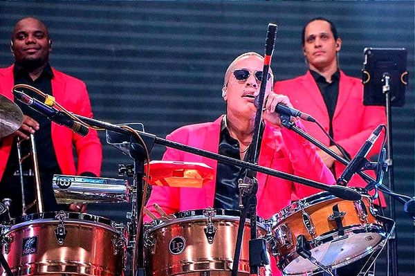 ¡BAILONGO EN EL AMBIENTÓN! - *Y Le Dan Cerrojazo al Ritmo de Chiquito Team Band y Junior Klan