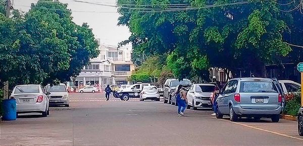 ¡CON TIROS LE ROBAN LA CAMIONETA! - ASEGURAN UNO DE LOS COCHES USADOS PARA EL ROBO