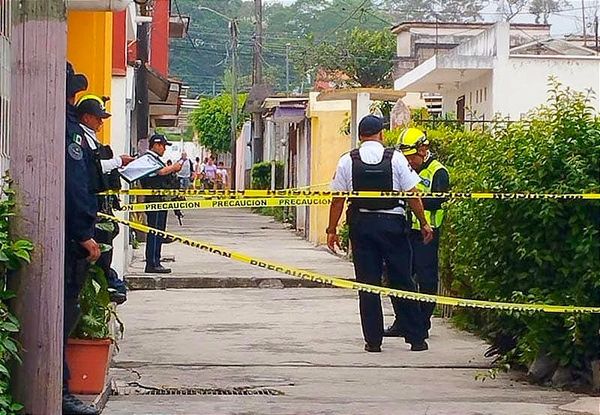 ¡SU HIJO LO SUJETÓ DEL CUELLO PARA SOMETERLO, APRETÓ DEMASIADO...!