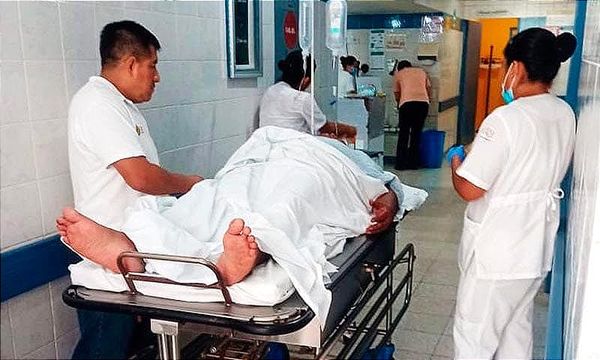 ¡VIOLENTO ASALTO EN LA AUTOPISTA! - ASALTANTES DISPARAN CONTRA UNA FAMILIA ORILLADA ARREGLANDO EL COCHE