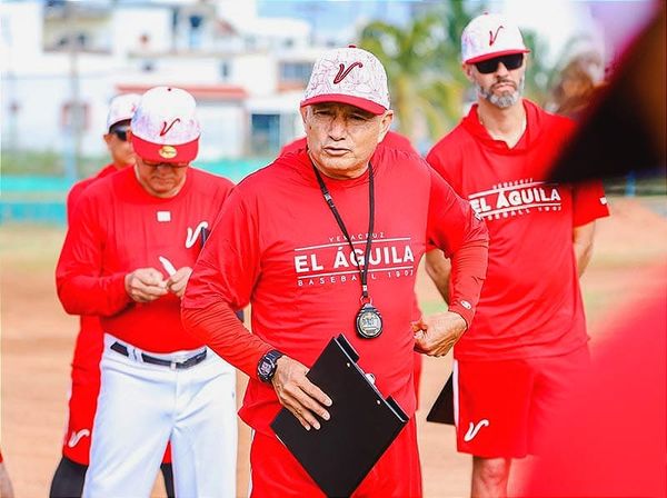 ¡PIDE COMPROMISO! - LLEGA TODO EL EQUIPO TÉCNICO, NO TODOS LOS JUGADORES
