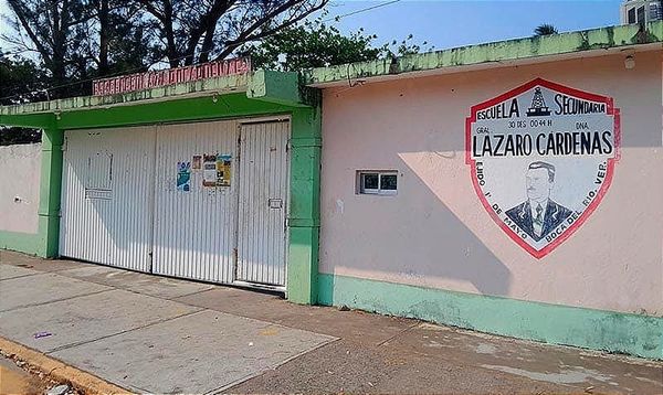 ¡DISFRAZADO DEL JOKER! - LANZÓ UNA SINIESTRA CARCAJADA, AL MISMO TIEMPO UNA ESTOCADA!