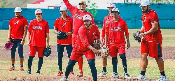 ¡EL ÁGUILA “AFINA” SU DEFENSIVA!
