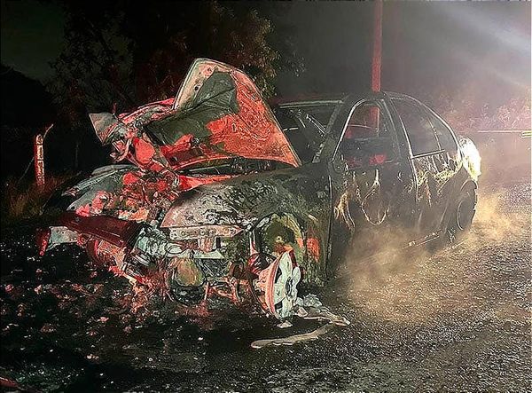¡MURIERON TODOS LOS DEL COCHE! - DESPUÉS DE CHOCAR CON UN TRÁILER... - NO SABEN SI MURIERON POR EL IMPACTO O POR EL INCENDIO