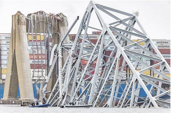 ¡FAMILIAS LLORAN A TRABAJADORES MUERTOS EN DERRUMBE DE PUENTE!