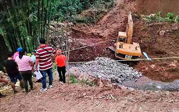 ¡PIERDE LA VIDA EN SU PRIMER DÍA DE TRABAJO! - APLASTADO POR TONELADAS DE TIERRA
