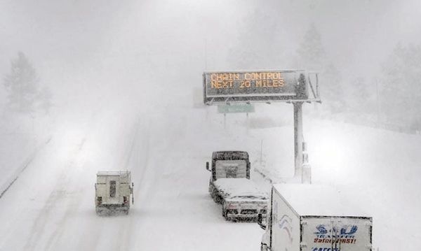 ¡TORMENTA EN CALIFORNIA Y NEVADA CORTA CARRETERAS Y DEJA NIEVE EN LAS MONTAÑAS!