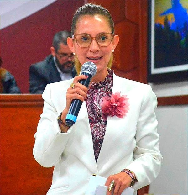 ¡SE ENOJA ANA MIRIAM CONTRA ALUMNO DE LA U. DE XALAPA!