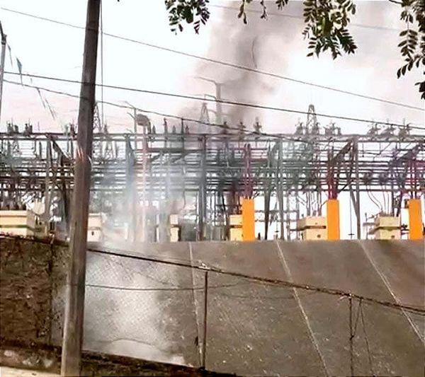 ¡EXPLOTA SUBESTACIÓN DE CFE! - *En Poza Rica *Varias Colonias Afectadas