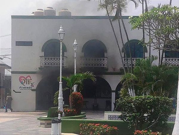 ¡SALÍA HUMO DE LA  CAFETERÍA! - *CONATO DE INCENDIO EN EL PALACIO DE ALVARADO!