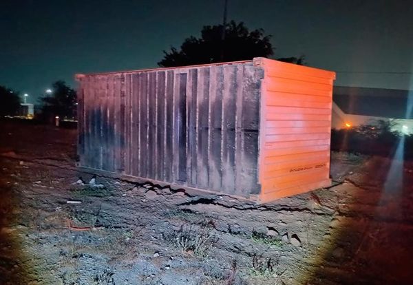 ¡CONTENEDOR SALE VOLANDO DEL TRÁILER!