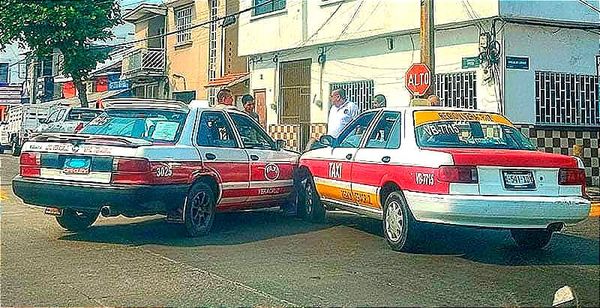DOS TAXIS EN PRIM...
