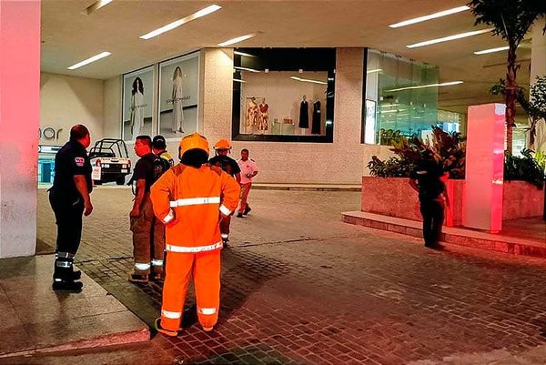 ¡FUEGO ARRASA CON EL RESTAURANTE “AMILAH” EN PLAZA ANDAMAR!