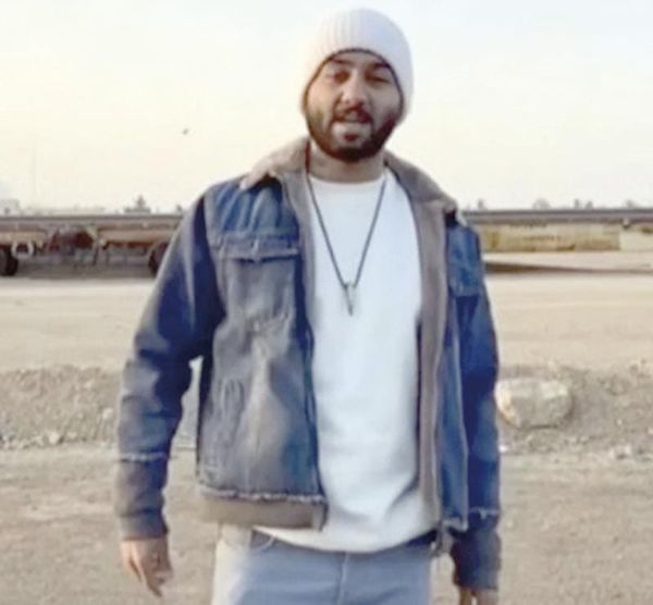 ¡IRÁN CONDENA A MUERTE A UN POPULAR RAPERO!