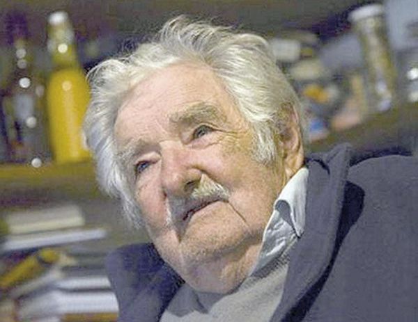 ¡JOSÉ MUJICA ANUNCIA QUE PADECE UN TUMOR EN EL ESÓFAGO!