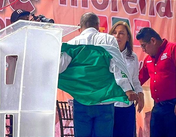 ¡SE RECALIENTAN! - *Rompen Propaganda de Chío y Encaran al Alcalde  *Hasta le Quita el Chaleco a Candidato