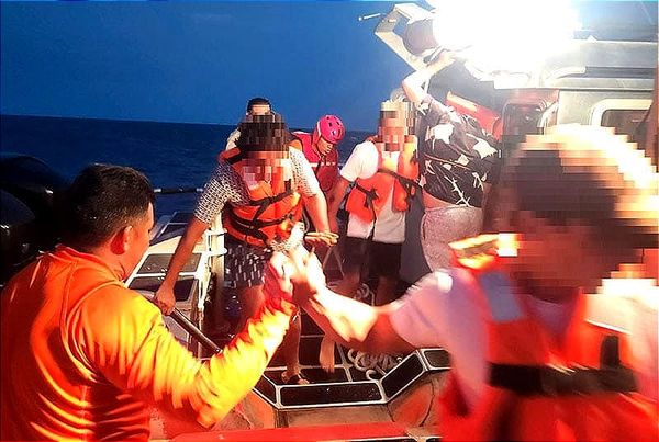 ¡RESCATE EN ALTA MAR! - SE LE TRONO EL MOTOR A “LA GAVIOTA” EN ALVARADO