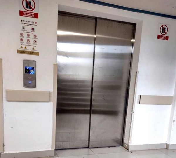 ¡CAE ELEVADOR EN EL HOSPITAL REGIONAL! - DOS MUJERES RESULTARON LESIONADAS