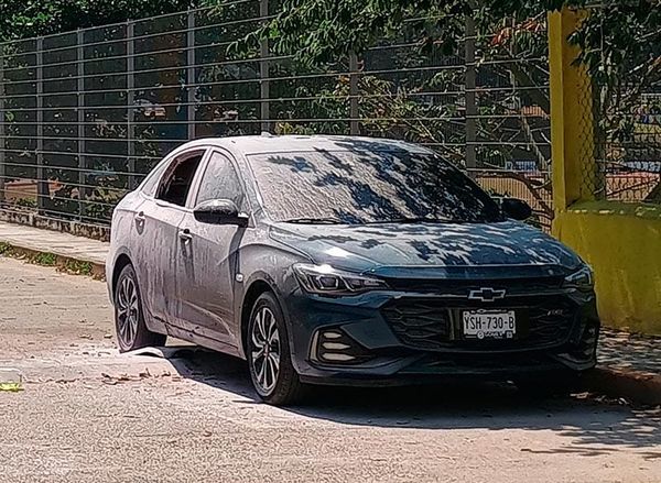 ¡ATACAN CON BOMBAS MOLOTOV EL AUTO DEL DIRECTOR DE LA PRIMARIA!