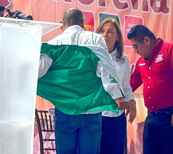 ¡SÍ HUBO CHALECAZO! - *Les Piden Quitarse el Color  *Porque MORENA Tiene Que Resaltar