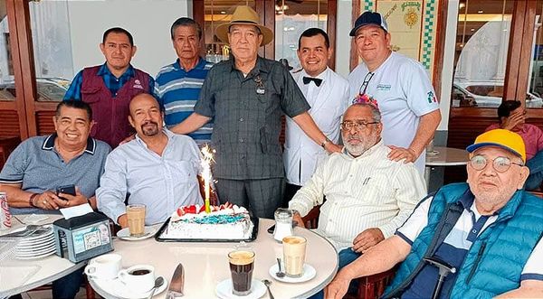 EL PROFESOR ANTONIO CABAÑAS SALDAÑA CELEBRÓ OTRO AÑO MÁS DE VIDA...