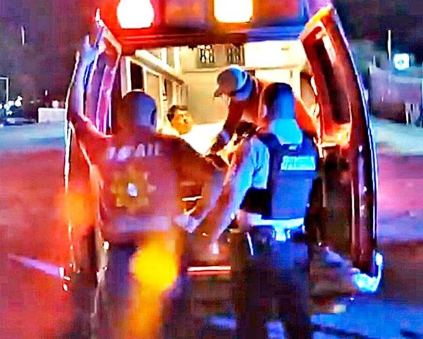 ¡TRÁILERO ATROPELLA A “JINETE DE ACERO”!