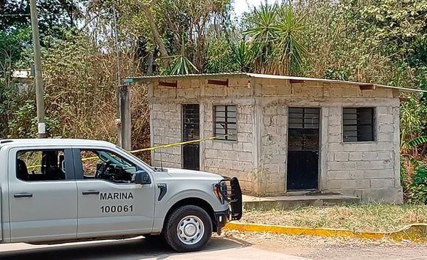 ¡CAUSA ALBOROTO CATEO Y ASEGURAMIENTO DE VIVIENDA EN AMATLÁN!