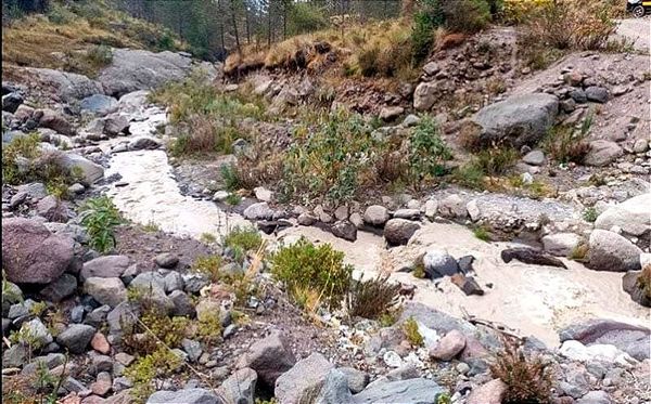 ¡PEGA SEQUÍA A MANANTIALES EN LAS ALTAS MONTAÑAS!