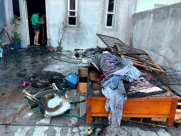 ¡APAGAN INCENDIO EN CASA DE LAGOS DE PUENTE MORENO!