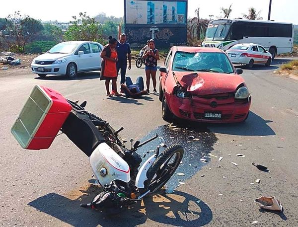 ¡VENDEDOR DE TACOS HERIDO EN ENCONTRONAZO!