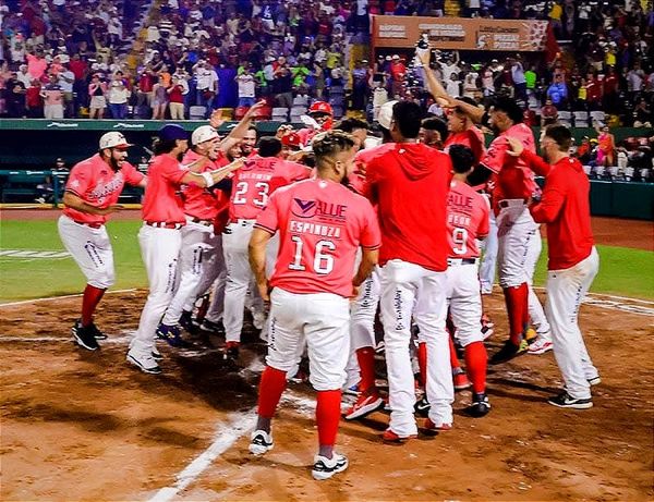 ¡JONRÓN EN LA NOVENA! - *SE EMPATA LA SERIE