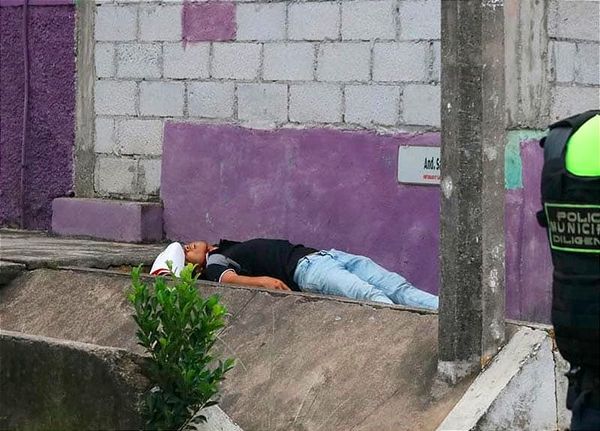 ¡LE DISPARAN Y ESCAPAN POR LOS ANDADORES DEL INFONAVIT SAN ROMÁN! - *CERCA DE LA UNIDAD DEPORTIVA EN CÓRDOBA