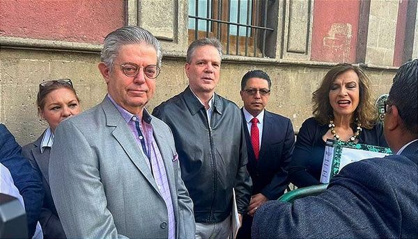 ¡SE LE APARECIÓ! - EN EL PALACIO NACIONAL...