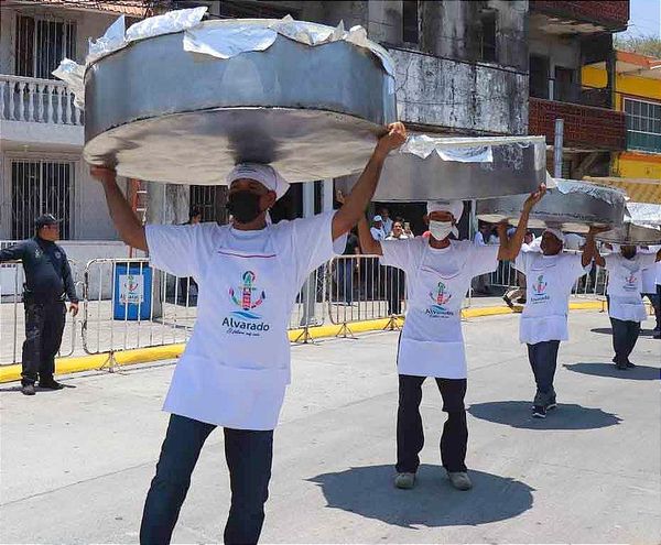 ¡HASTA ROMPEN RÉCORD! - FESTIVAL DEL ARROZ A LA TUMBADA MÁS GRANDE DEL MUNDO