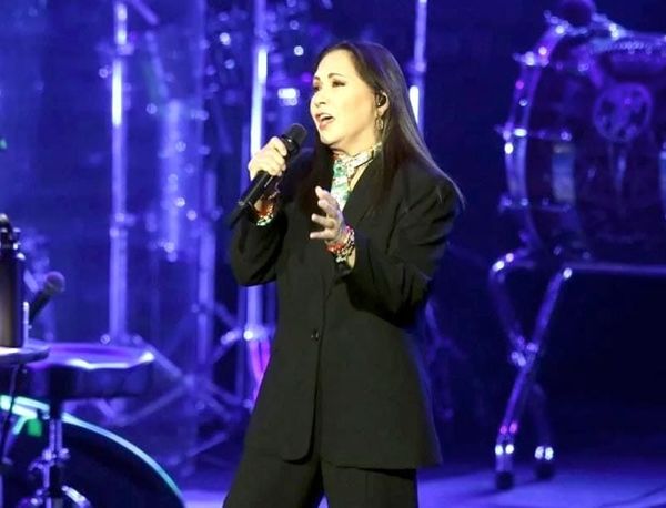¡HOSPITALIZAN A ANA GABRIEL POR INFLUENZA; POSPONE SHOW!