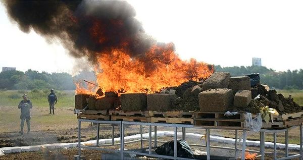 ¡INCINERAN 800 KILOS DE NARCÓTICOS EN LA BASE AERONAVAL!