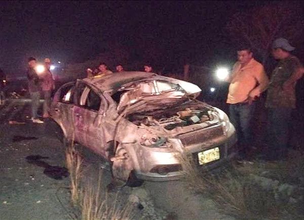 ¡SE FUE CONTRA EL MURO DIVISORIO, DESPUÉS EMBISTIÓ AL COCHE! - *UNA MUJER MUERTA Y CUATRO HERIDOS *EN LA XALAPA-VERACRUZ